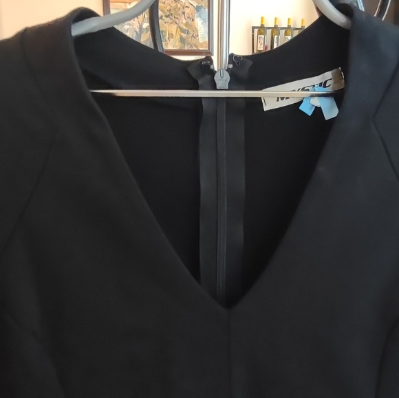 Mystic Black V Neck Shell Dress - Large - Picture 5 of 5